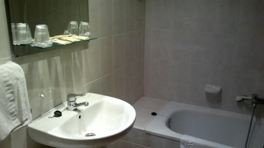 Hotel Yeste Phòng bức ảnh