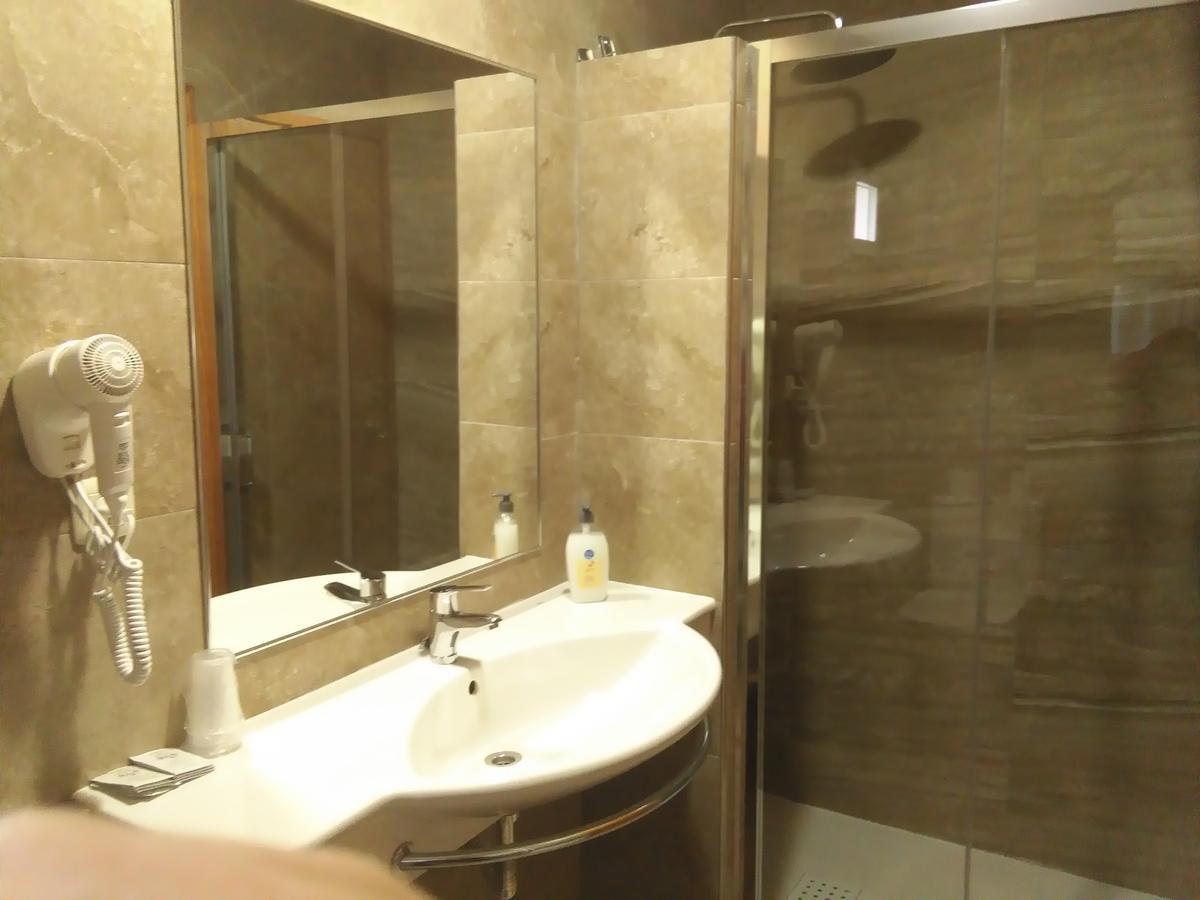 Hotel Yeste Ngoại thất bức ảnh
